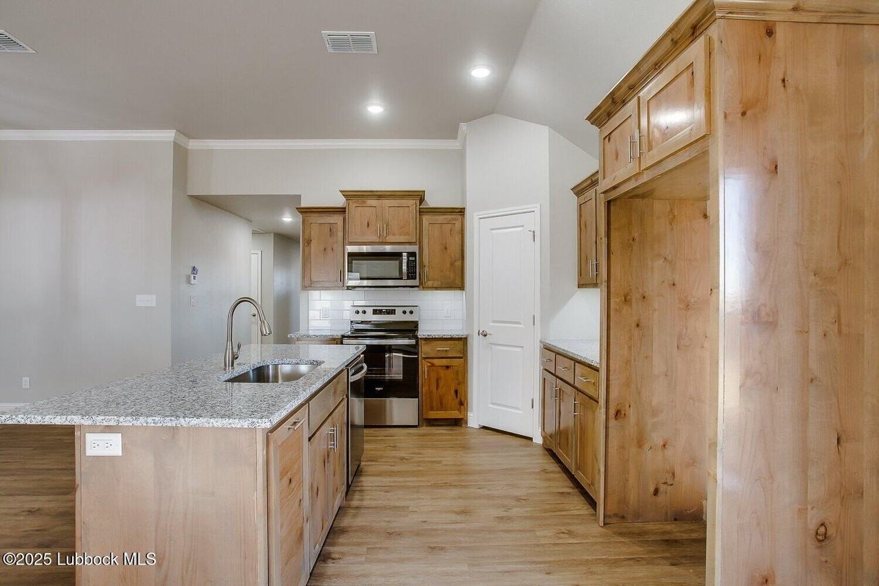 817 N 4th St - Photo 3 of 17