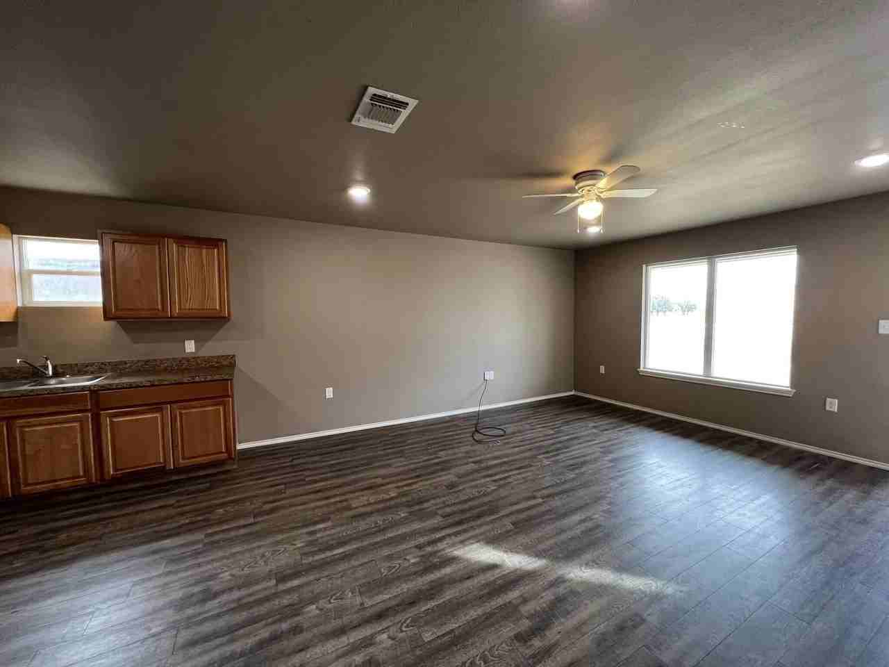 2911 Cornell St - Photo 6 of 16