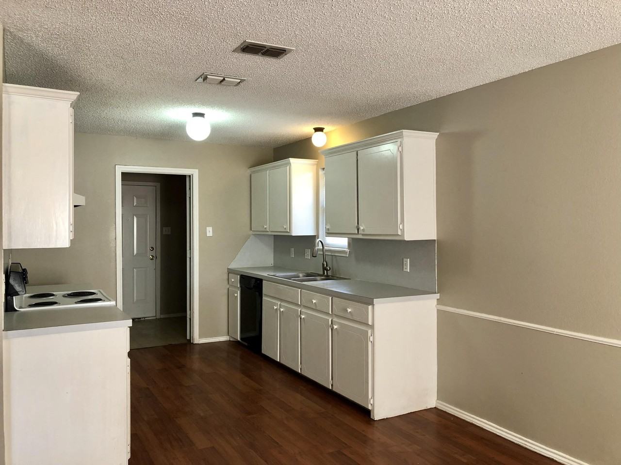 6121 9th St - Photo 3 of 11