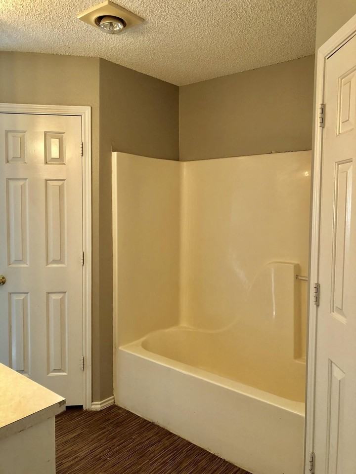 6121 9th St - Photo 6 of 11