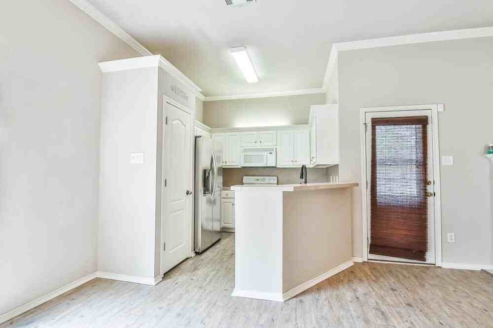2306 97th St - Photo 7 of 34