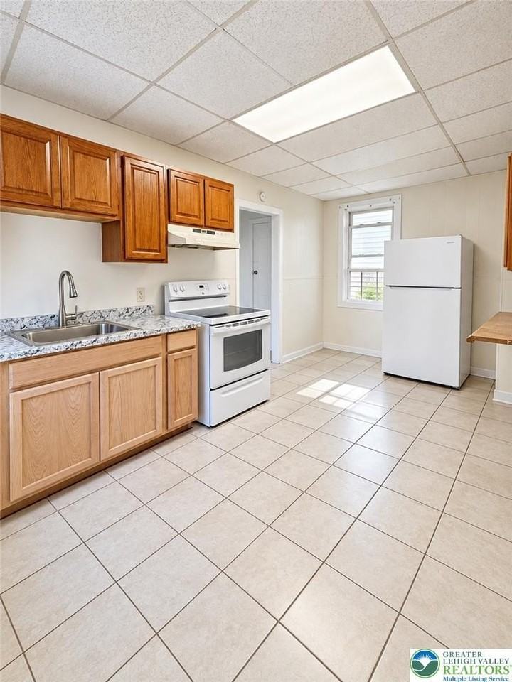 432 Carlton Ave #1 - Photo 4 of 9