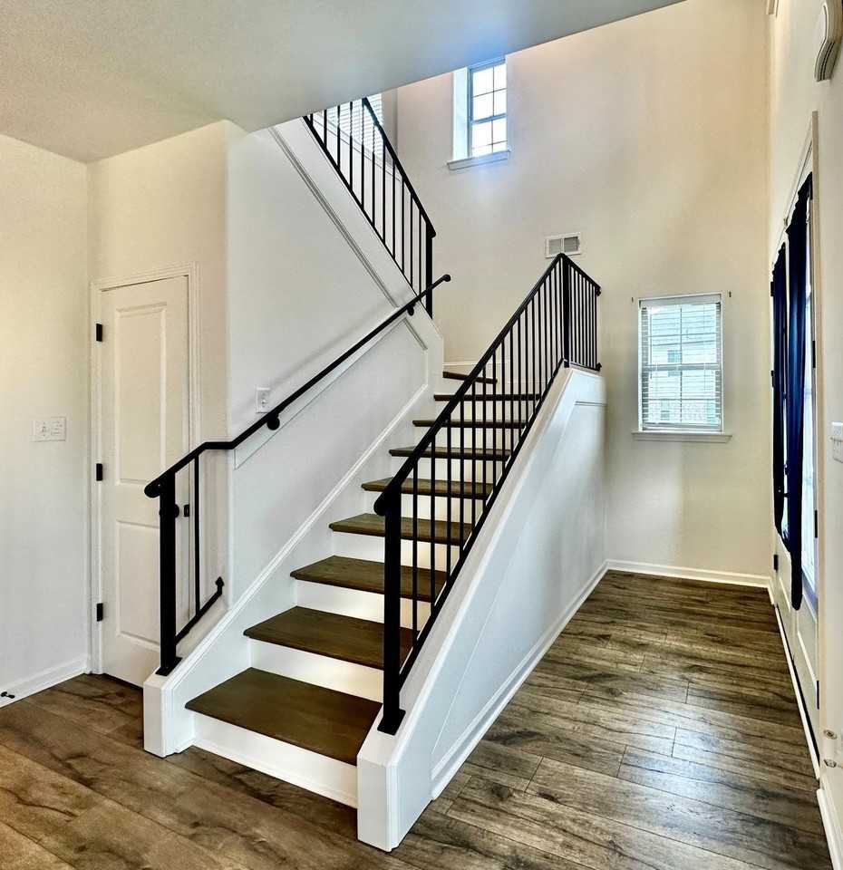 10131 Sterling Ridge Dr - Photo 2 of 30