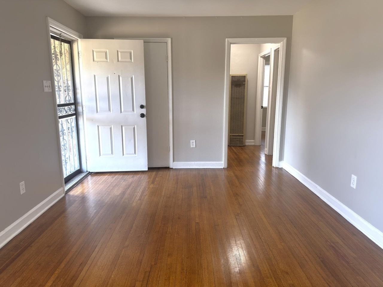 4970 Owen Ave - Photo 3 of 20