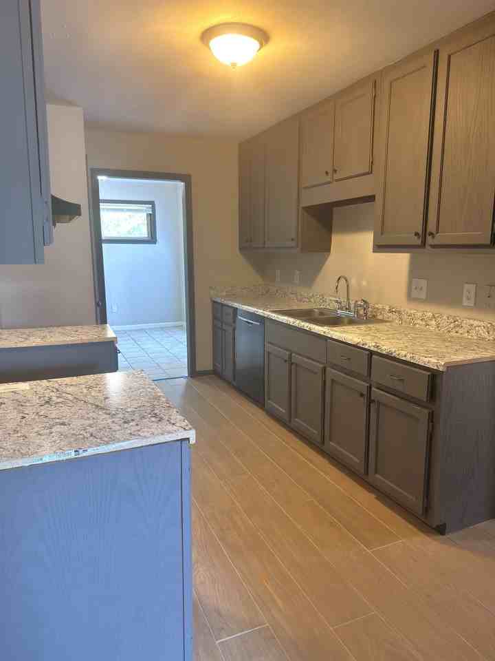 4970 Owen Ave - Photo 4 of 20