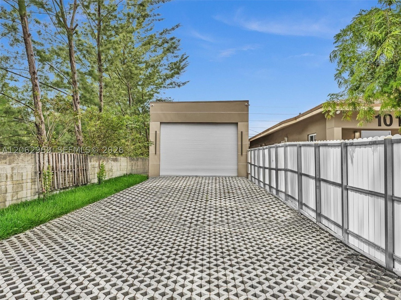 1015 Nw 8th Ave #B - Photo 4 of 49