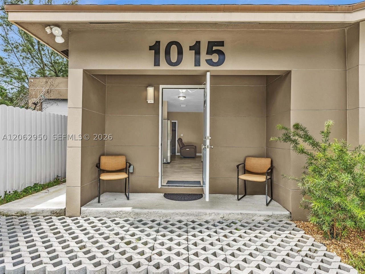 1015 Nw 8th Ave #B - Photo 5 of 49