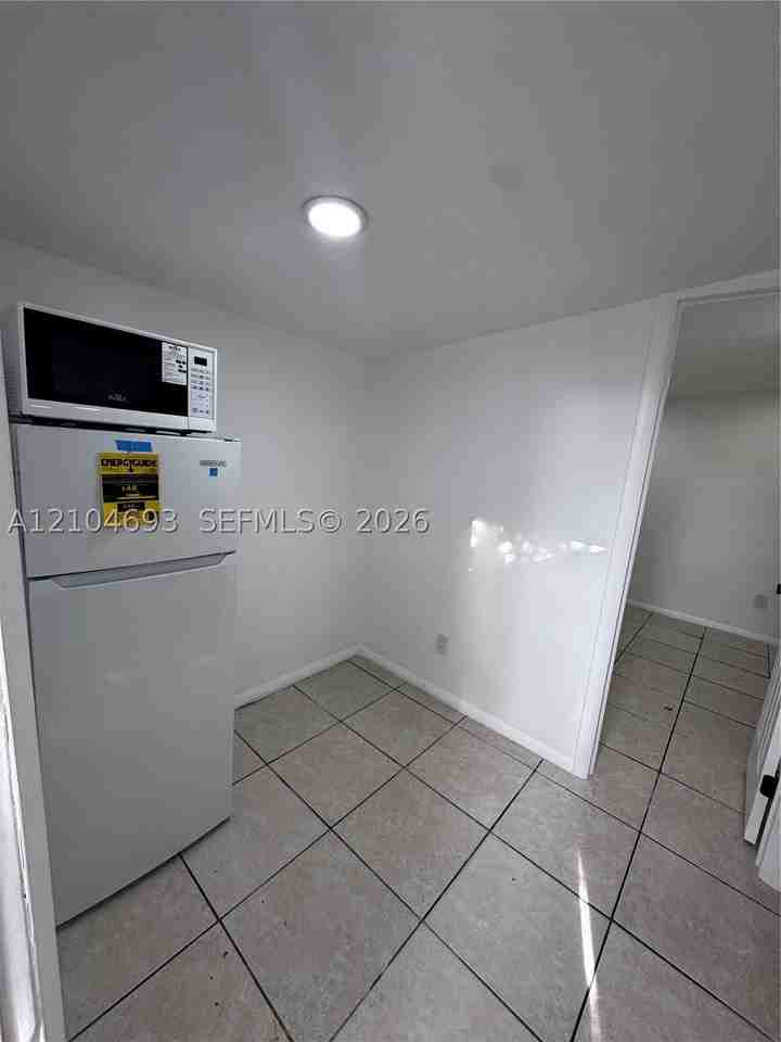 20906 Sw 118th Ave - Photo 4 of 14