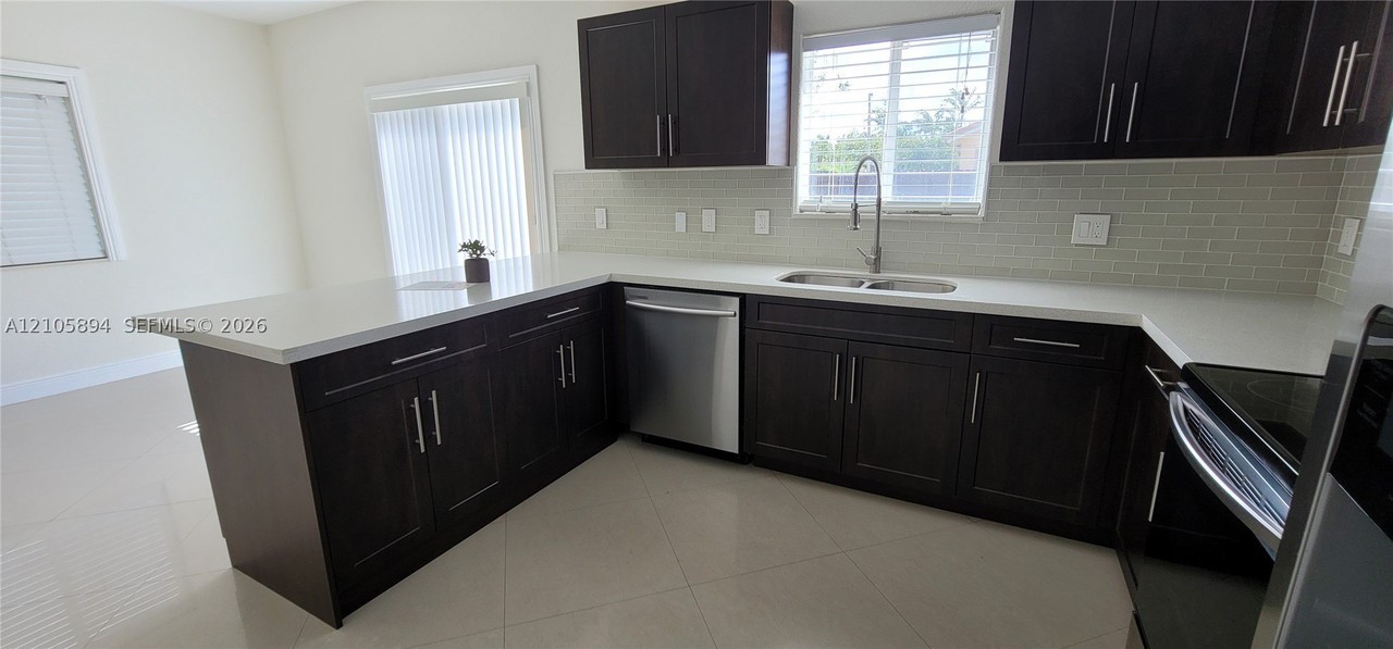 1404 Se 6th St - Photo 6 of 25