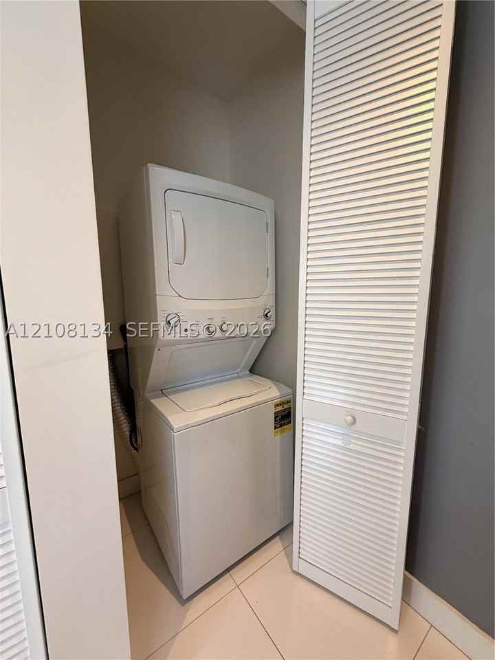 10426 Nw 64th Ter - Photo 6 of 17