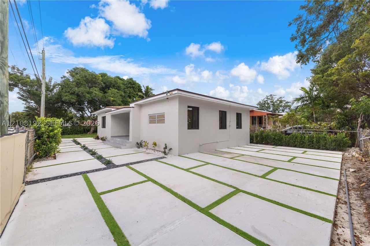 424 Nw 53rd St - Photo 2 of 35
