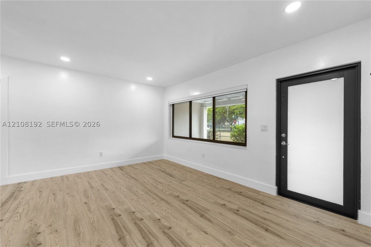 424 Nw 53rd St - Photo 5 of 35