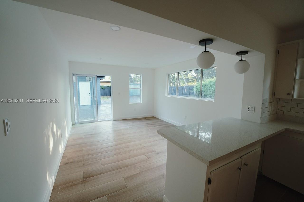 801 Ne 144th St - Photo 2 of 8