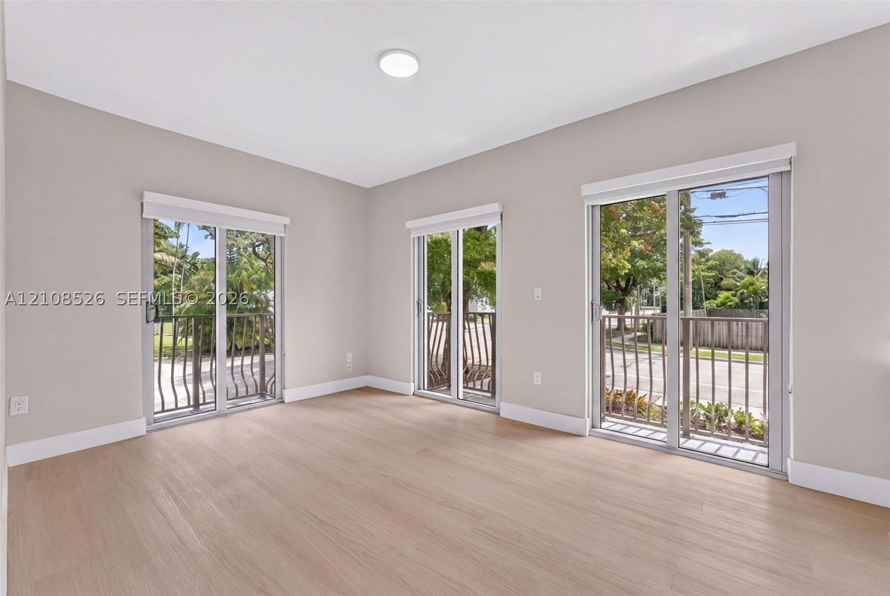 694 Ne 76th St #5 - Photo 2 of 21