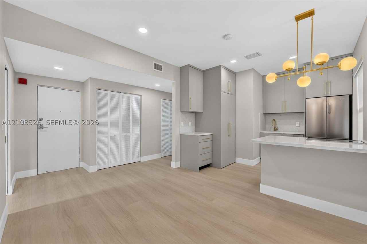 694 Ne 76th St #5 - Photo 3 of 21