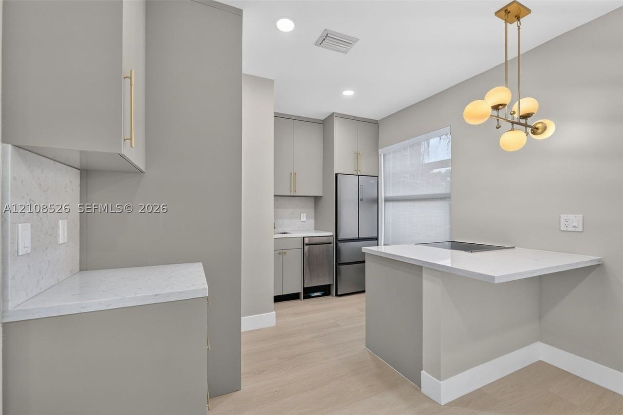694 Ne 76th St #5 - Photo 5 of 21