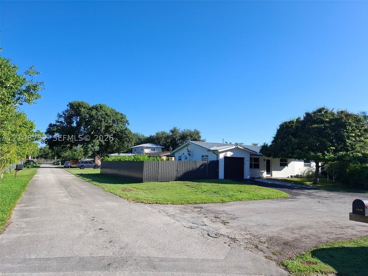 4240 Sw 74th Ave - Photo 2 of 15