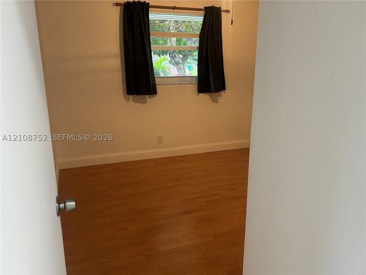 4240 Sw 74th Ave - Photo 6 of 15