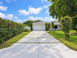 featured image of 10360 Nw 40th Pl