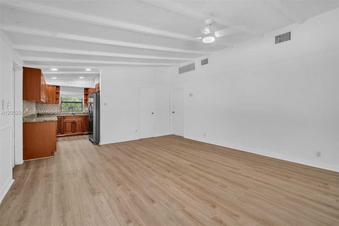 Sw 28th Ter - Photo 2 of 8