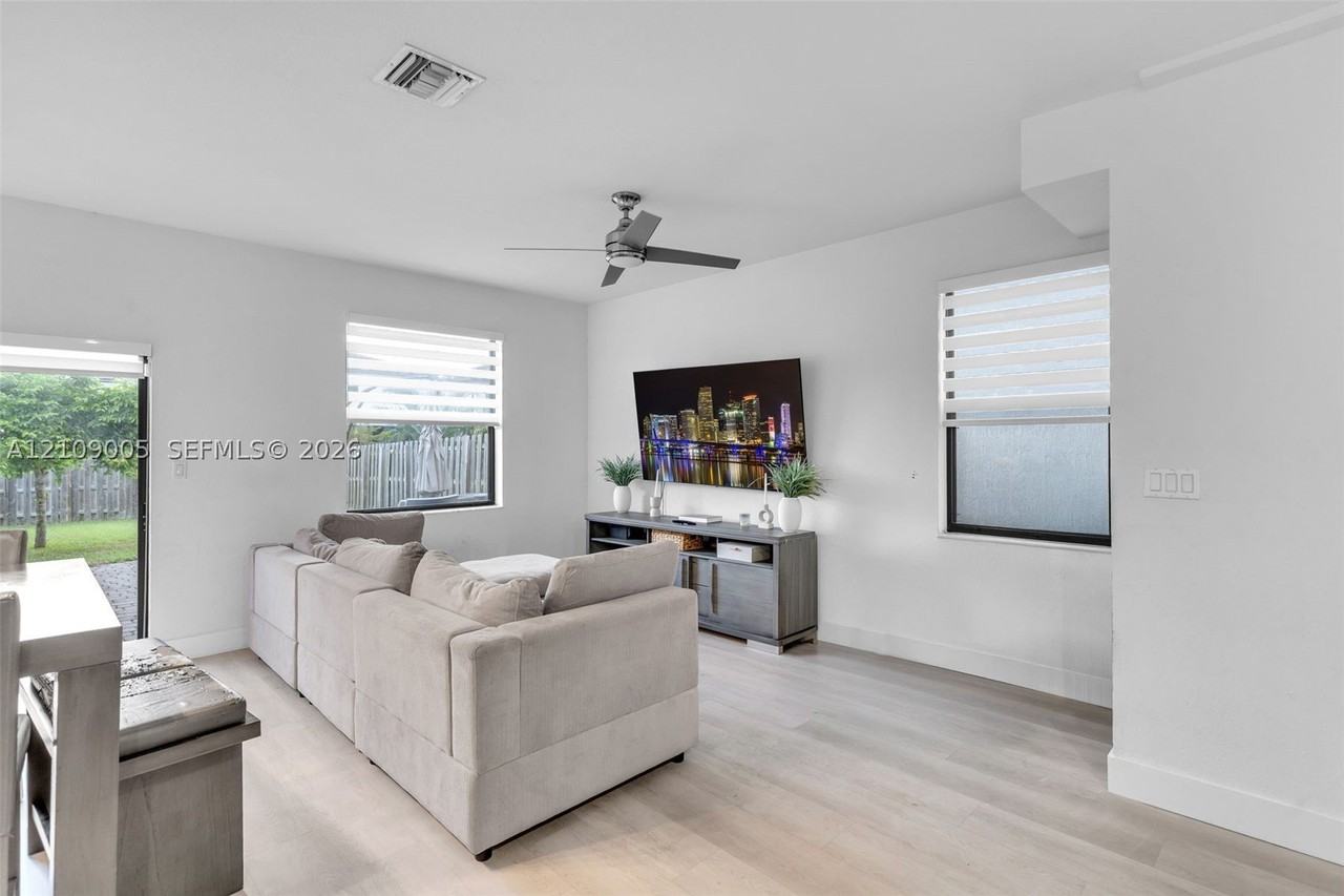 25057 Sw 108th Ave #25057 - Photo 4 of 23