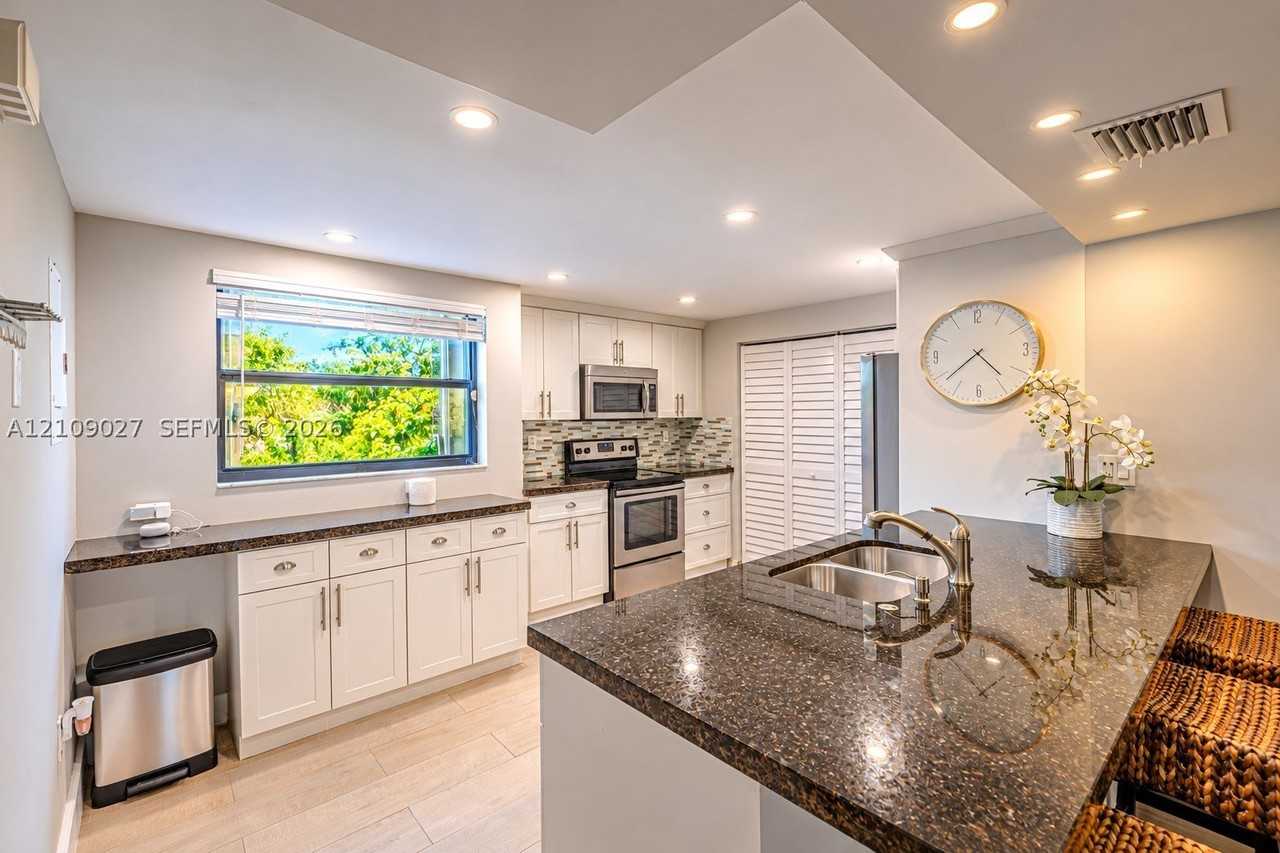 545 W Park Dr #2-8 - Photo 4 of 29