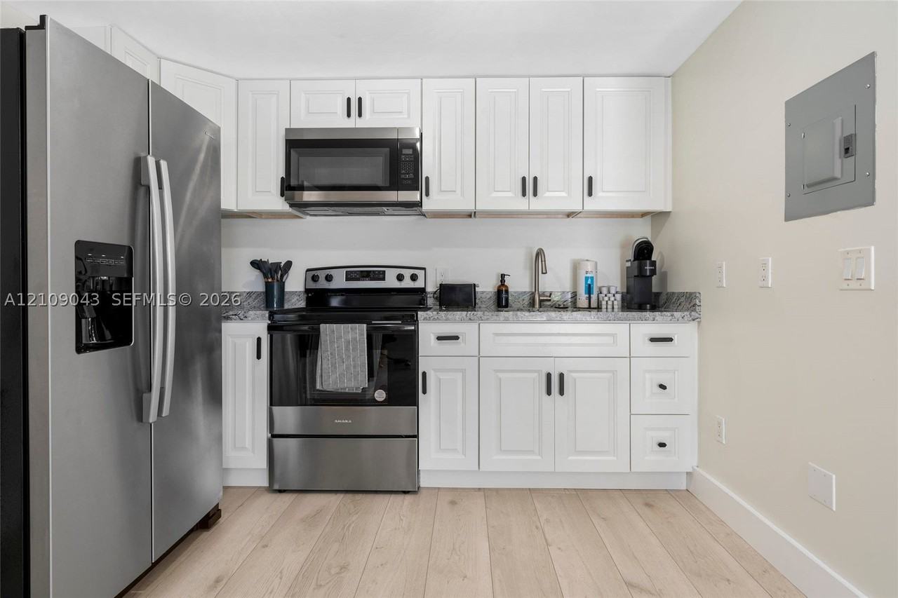 605 Sw 17th St #1-3 - Photo 2 of 16