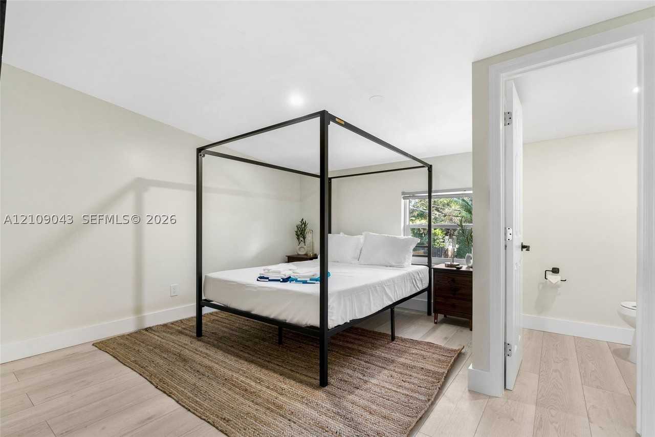 605 Sw 17th St #1-3 - Photo 4 of 16