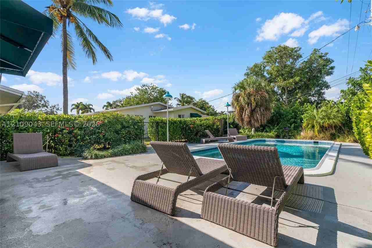 605 Sw 17th St #1-3 - Photo 5 of 16