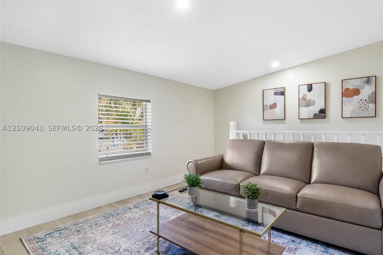 605 Sw 17th St #1-3 - Photo 7 of 16