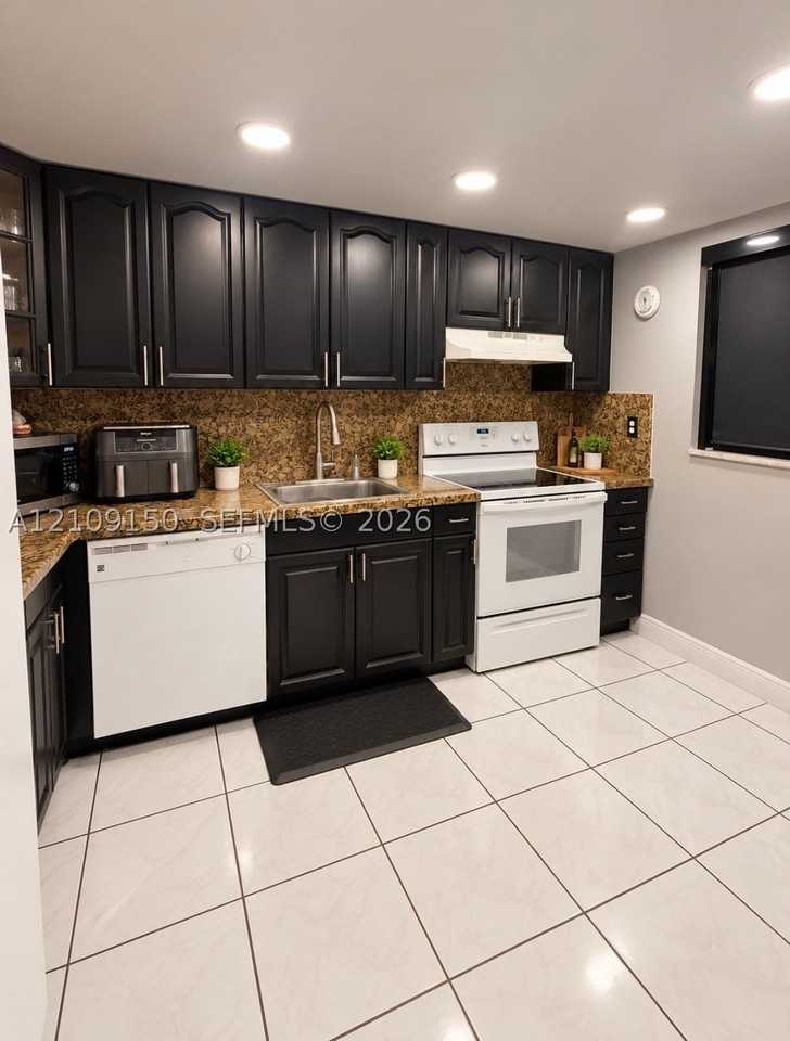 3285 Foxcroft Rd #E206 - Photo 5 of 16