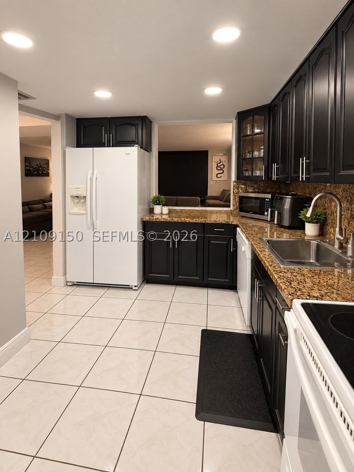3285 Foxcroft Rd #E206 - Photo 7 of 16