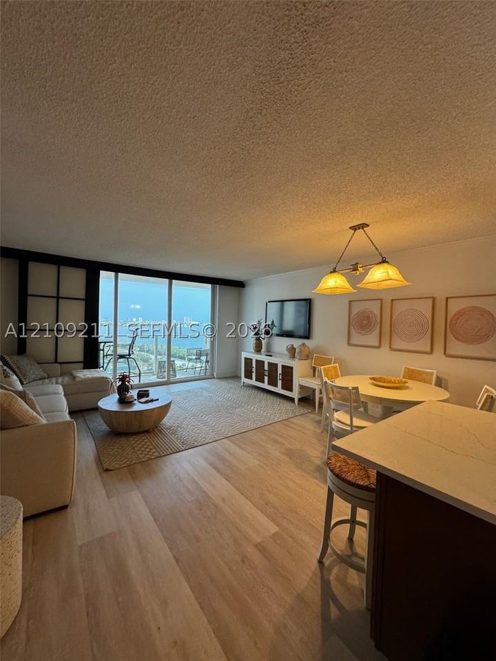 5440 N Ocean Dr #1003 - Photo 6 of 20