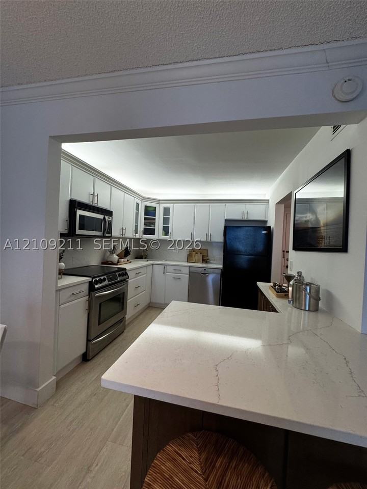 5440 N Ocean Dr #1003 - Photo 7 of 20