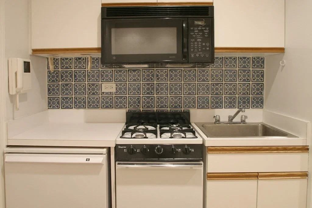 E 88th St - Photo 4 of 6