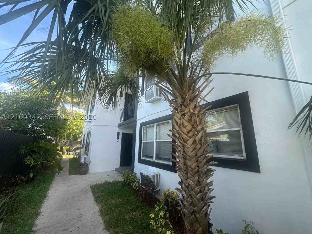 3128 Sw 12th Pl #3 - Photo 2 of 6