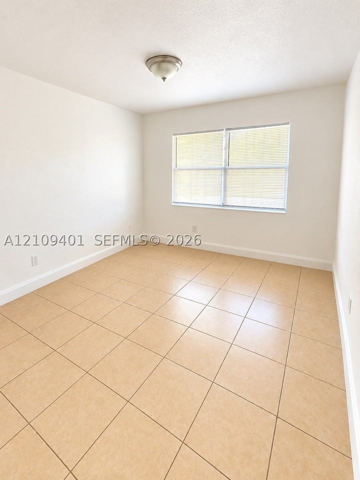 18200 Nw 20th Ave #28 - Photo 5 of 8