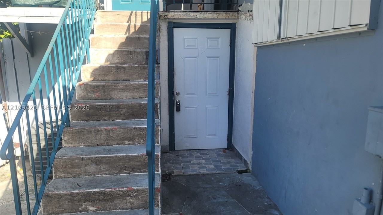 615 Nw 25th Ct #B - Photo 3 of 29