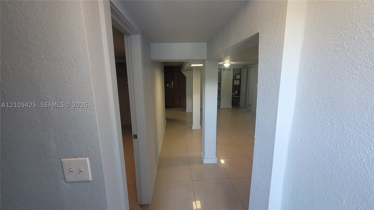 615 Nw 25th Ct #B - Photo 4 of 29