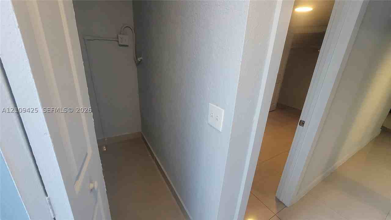 615 Nw 25th Ct #B - Photo 5 of 29