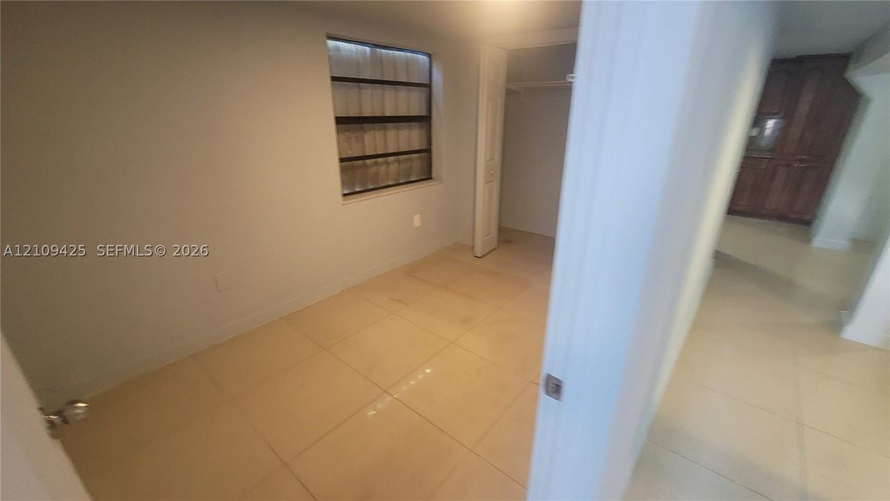 615 Nw 25th Ct #B - Photo 6 of 29