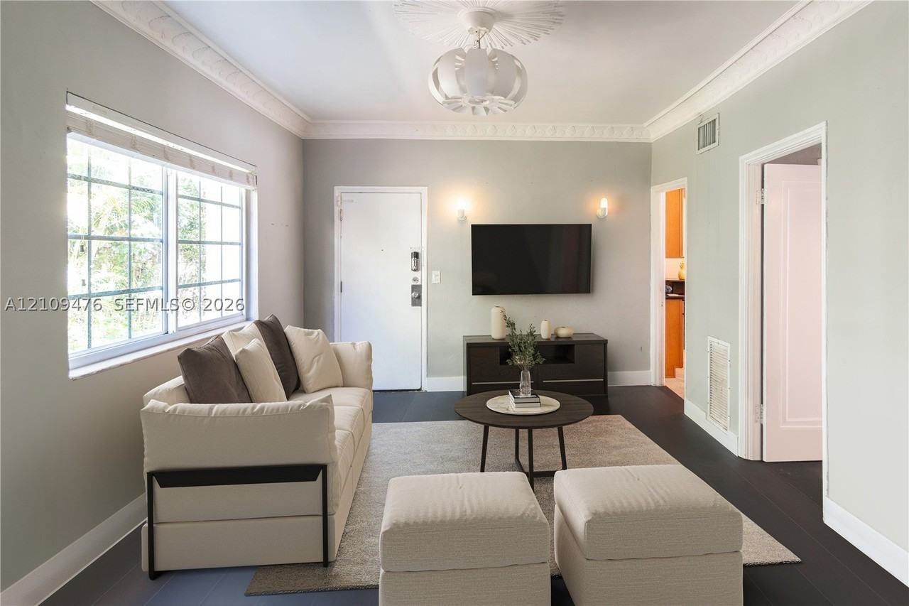 846 Jefferson Ave #4 - Photo 3 of 28