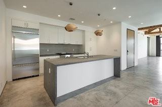 617 Rose Ave - Photo 3 of 8