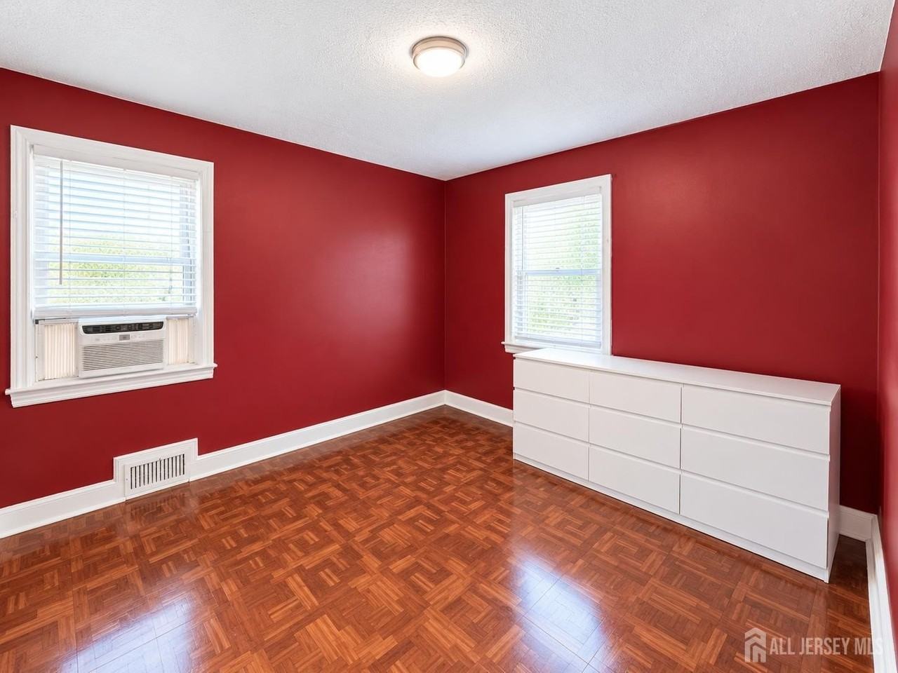38 Macarthur Dr - Photo 7 of 9