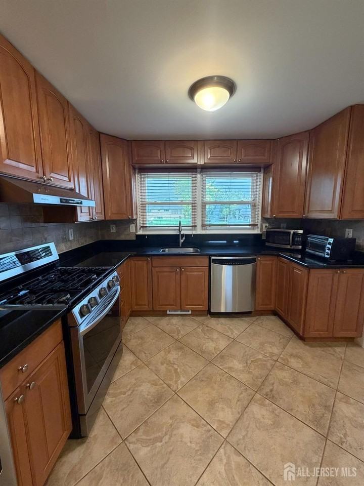4 Michael Ave - Photo 7 of 20
