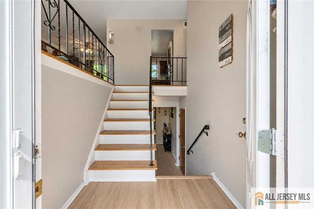 66 Edison Ave - Photo 5 of 24