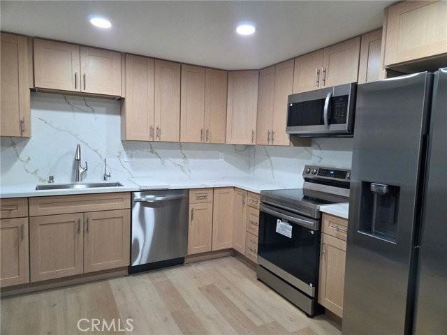 10425 Larwin Ave - Photo 3 of 8