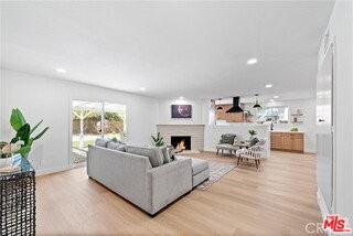 24155 Kittridge St - Photo 4 of 8