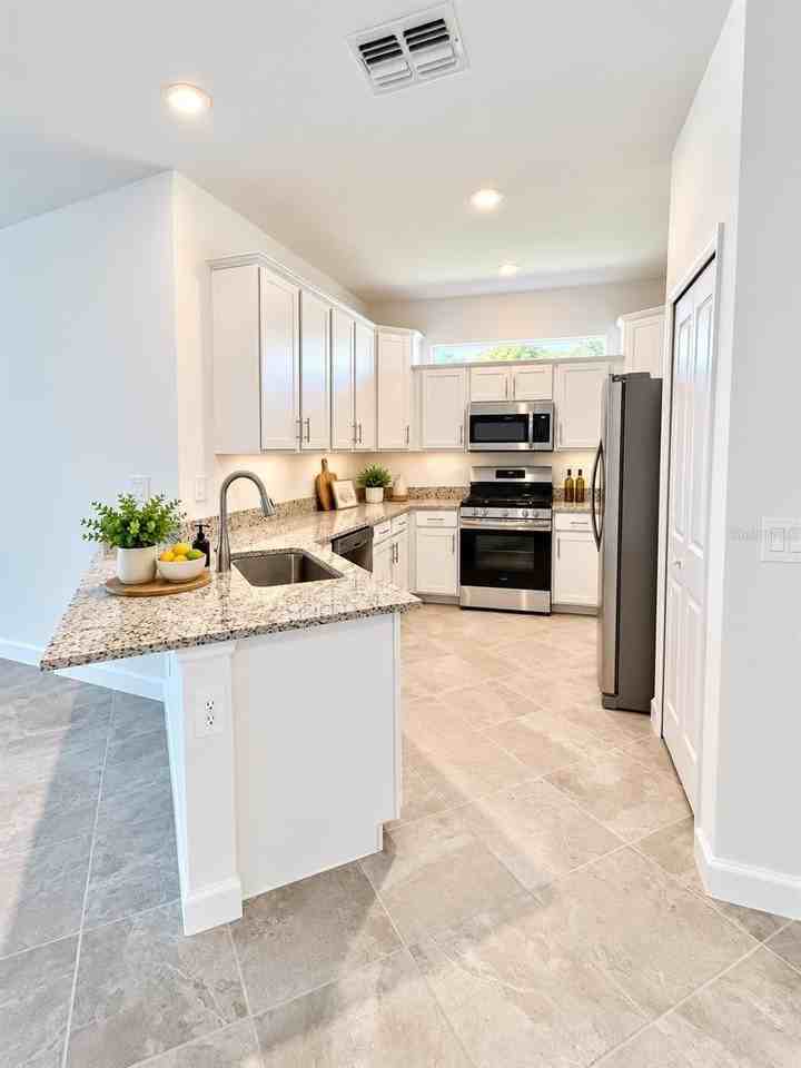 15406 Sunny Day Dr - Photo 3 of 30