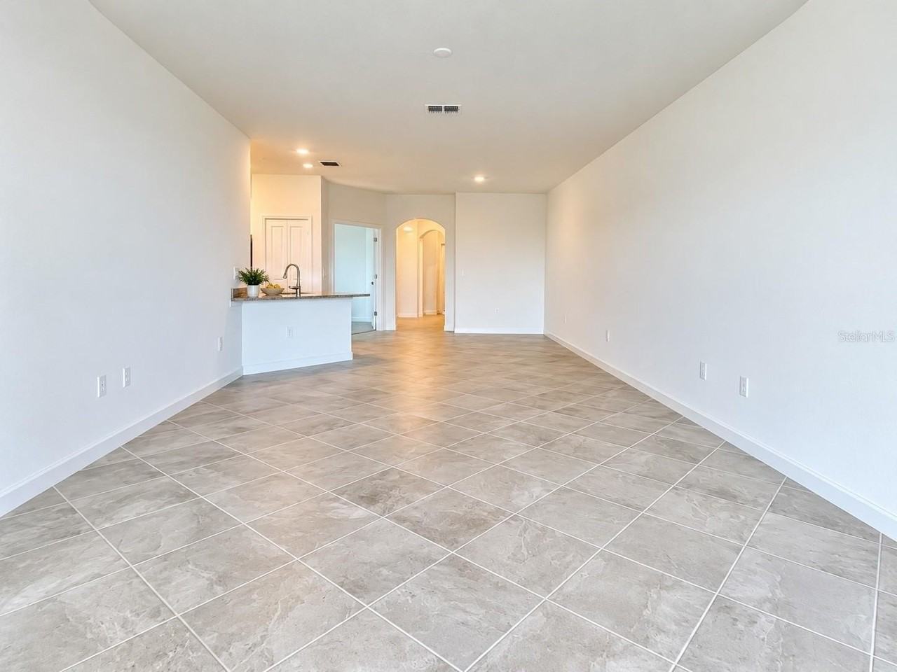 15406 Sunny Day Dr - Photo 7 of 30
